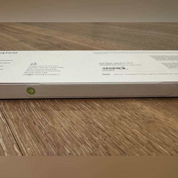 Apple Watch Band New In Unsealed Box - Black Magnetic Link 46mm - Picture 7 of 7